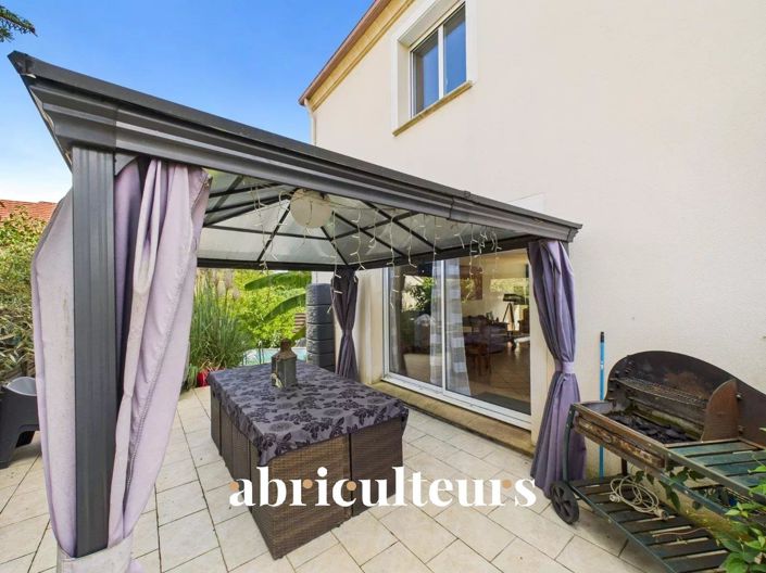 Image No.16-4 Bed House for sale