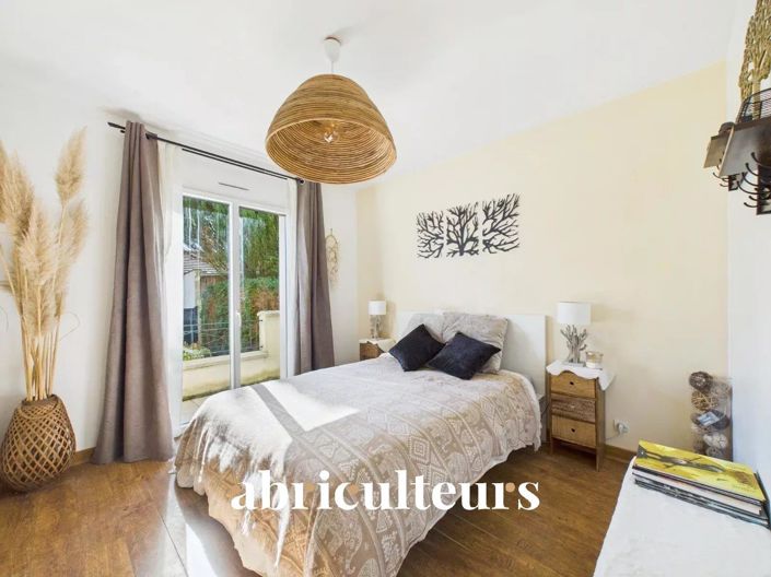 Image No.8-4 Bed House for sale