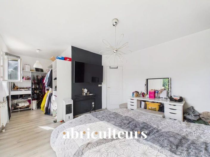 Image No.9-4 Bed House for sale