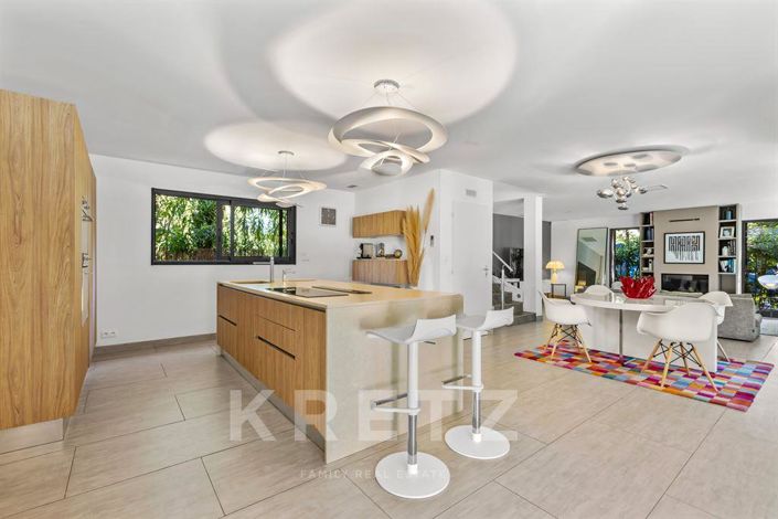 Image No.3-5 Bed House for sale