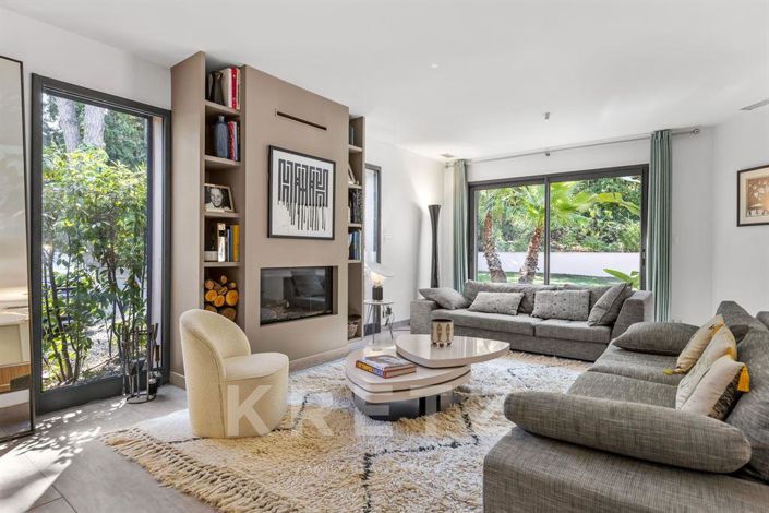 Image No.6-5 Bed House for sale