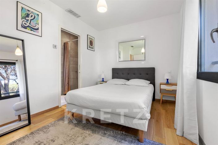 Image No.7-5 Bed House for sale