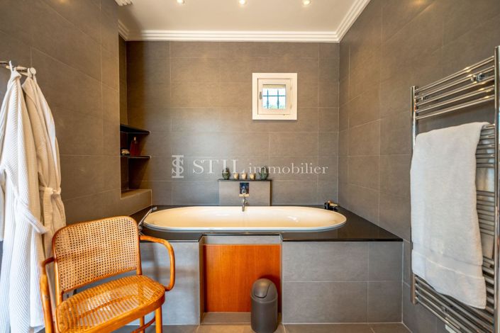 Image No.12-5 Bed House for sale