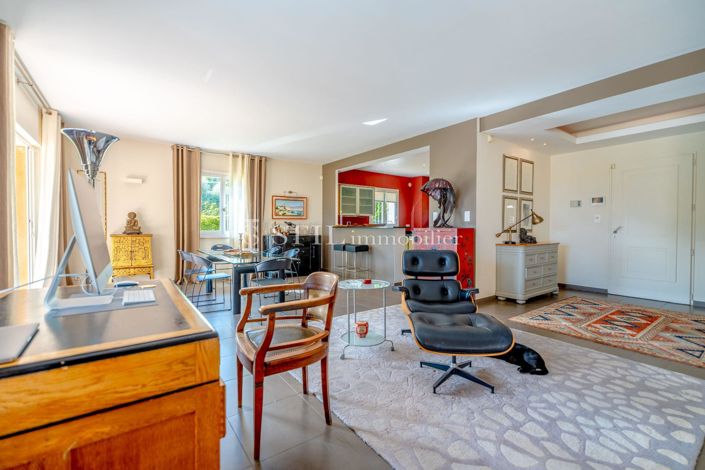 Image No.4-5 Bed House for sale