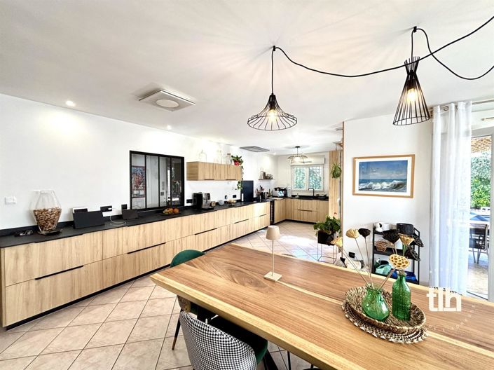 Image No.6-3 Bed House for sale