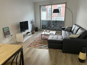 1 - Oloron-Sainte-Marie, Apartment