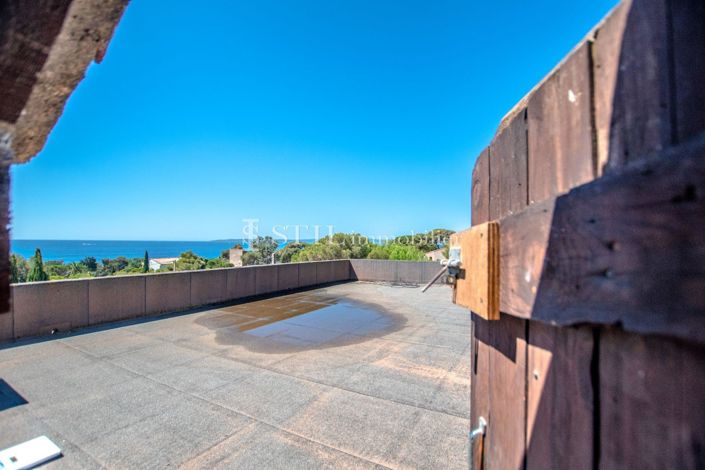 Image No.7-10 Bed House for sale