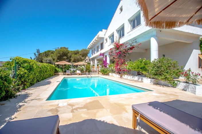 Image No.8-10 Bed House for sale