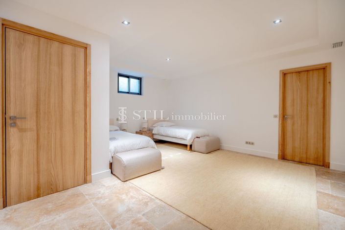 Image No.14-4 Bed House for sale