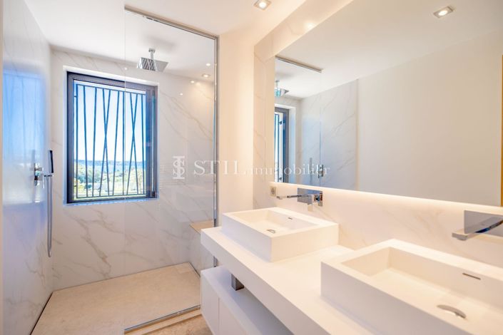 Image No.9-4 Bed House for sale