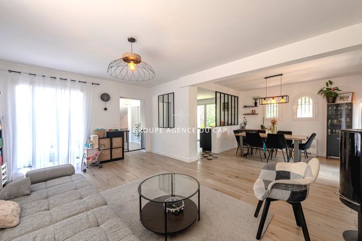 Image No.5-4 Bed House for sale