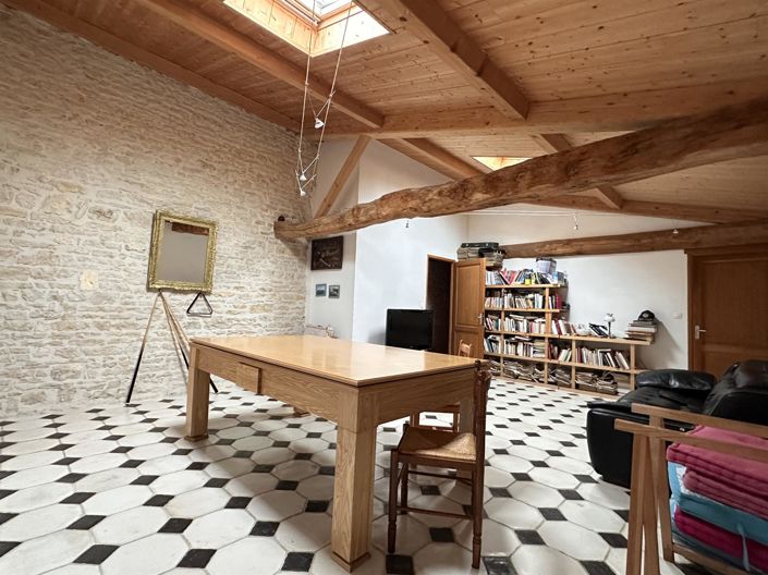 Image No.10-5 Bed House for sale