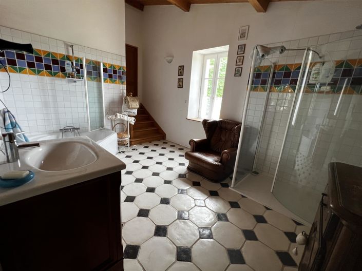 Image No.11-5 Bed House for sale