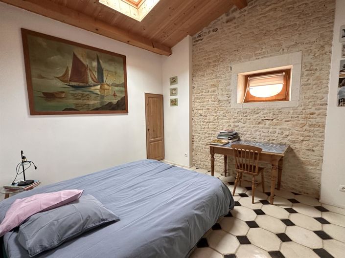 Image No.12-5 Bed House for sale