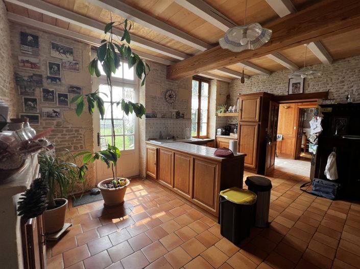 Image No.7-5 Bed House for sale