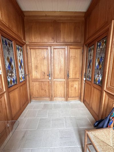 Image No.8-5 Bed House for sale