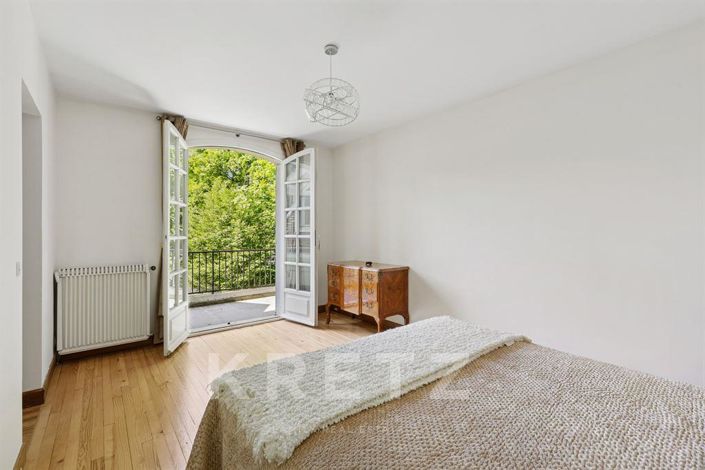 Image No.12-10 Bed House for sale