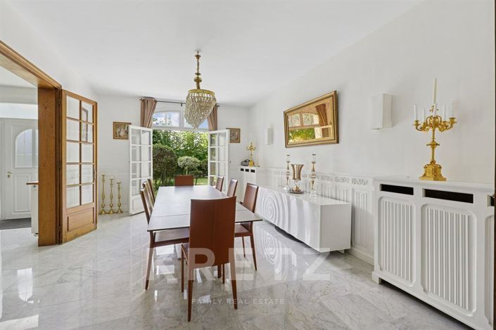 Image No.5-10 Bed House for sale