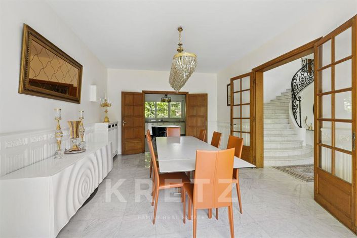 Image No.6-10 Bed House for sale