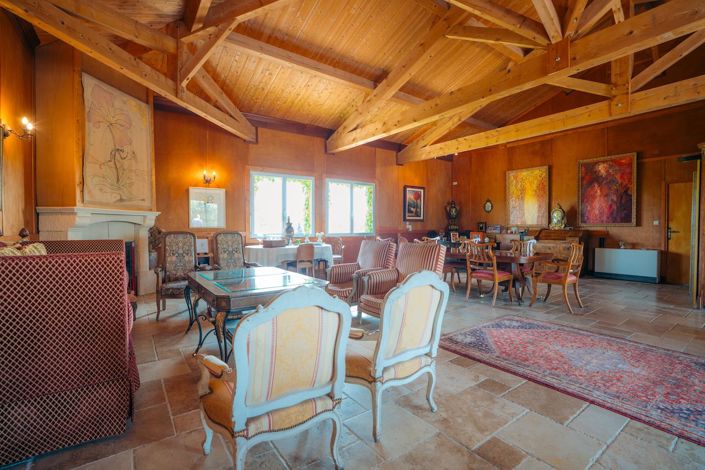 Image No.10-7 Bed Property for sale