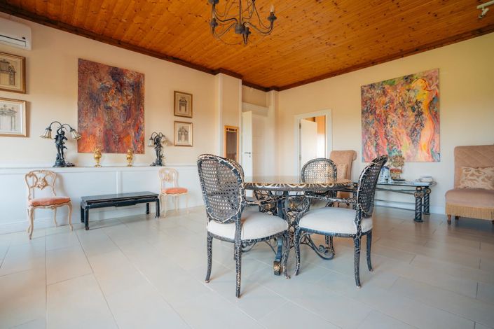 Image No.21-7 Bed Property for sale