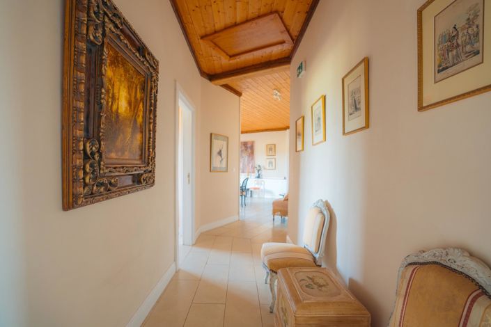 Image No.26-7 Bed Property for sale