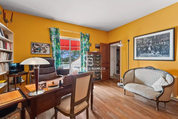 Image No.16-6 Bed House for sale