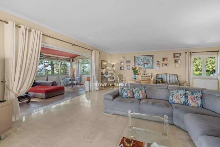 Image No.5-6 Bed House for sale