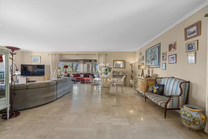 Image No.6-6 Bed House for sale