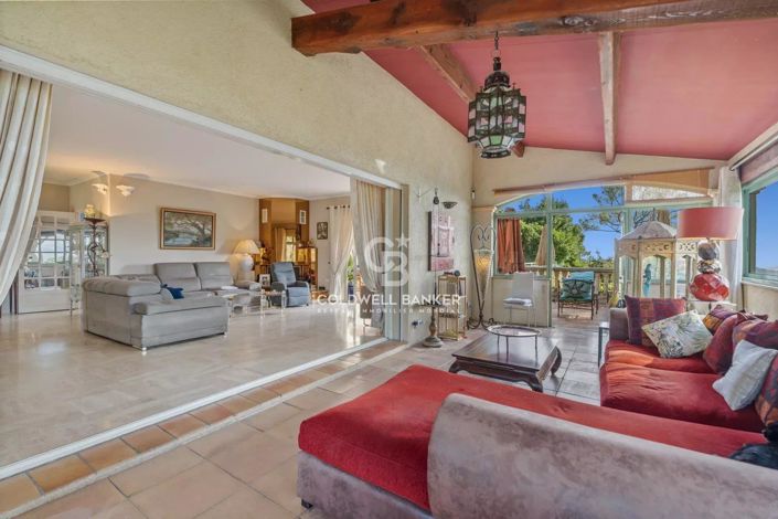 Image No.7-6 Bed House for sale