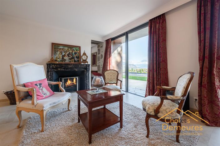 Image No.5-8 Bed House for sale