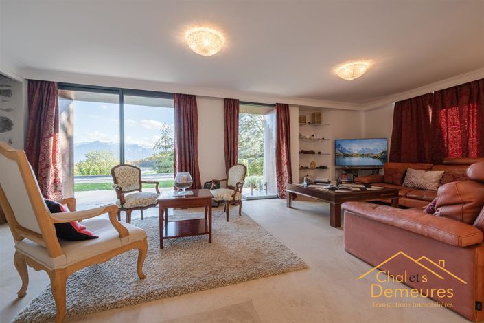 Image No.6-8 Bed House for sale