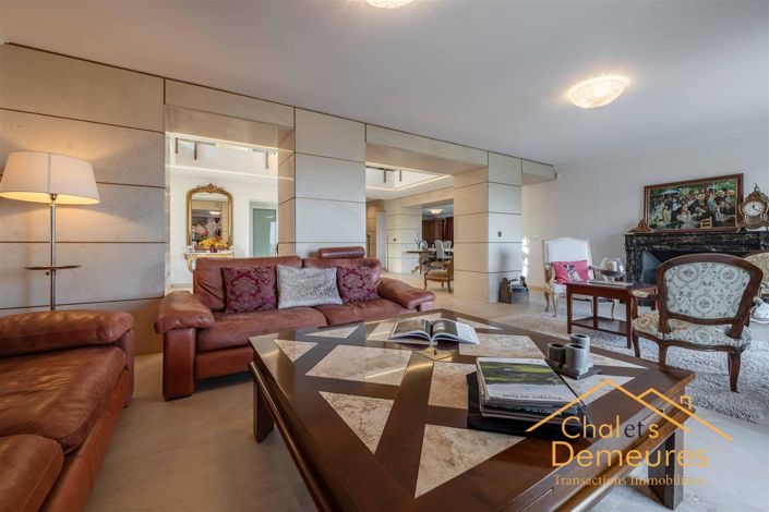 Image No.8-8 Bed House for sale