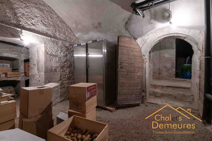 Image No.9-8 Bed House for sale