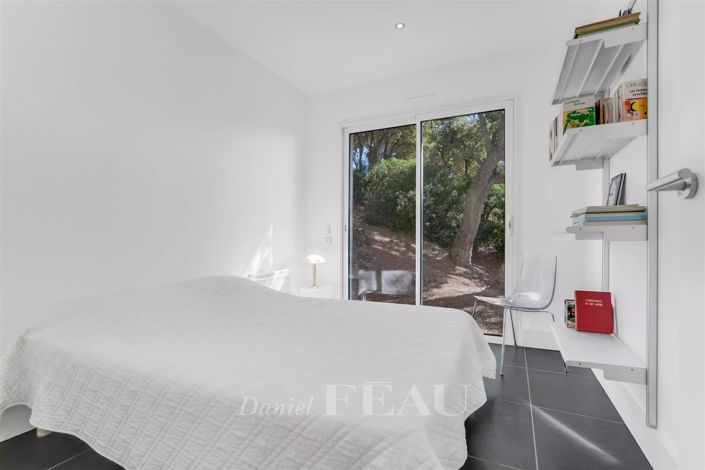 Image No.14-6 Bed House for sale