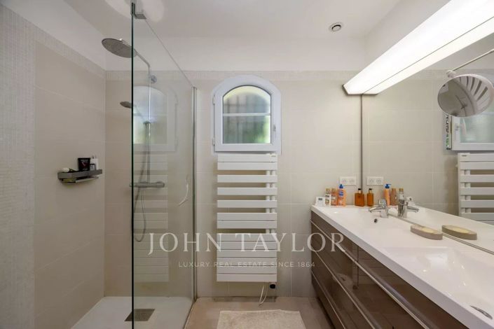 Image No.12-4 Bed House for sale