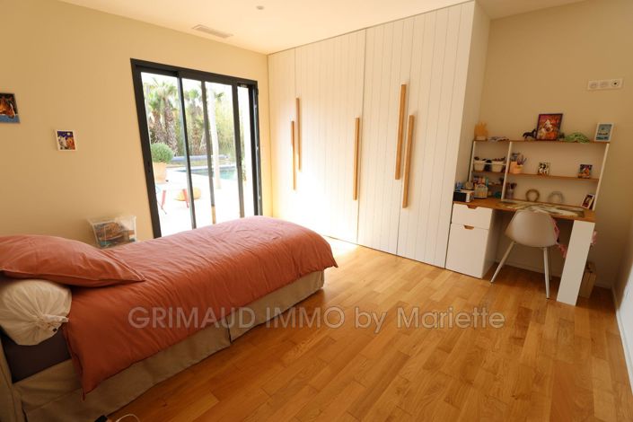 Image No.10-4 Bed House for sale