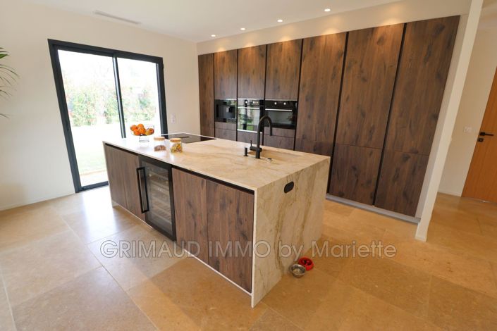 Image No.8-4 Bed House for sale