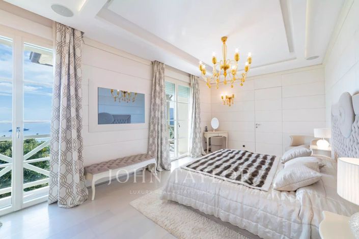 Image No.12-5 Bed House for sale