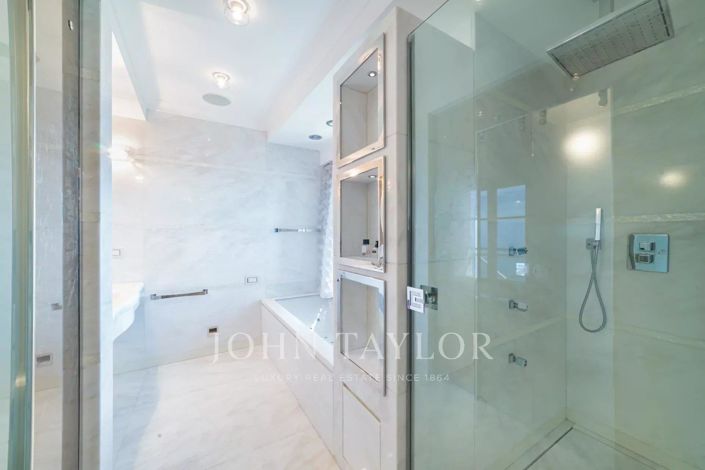 Image No.18-5 Bed House for sale