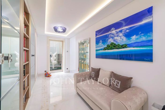 Image No.21-5 Bed House for sale