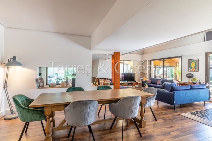 Image No.5-9 Bed House for sale