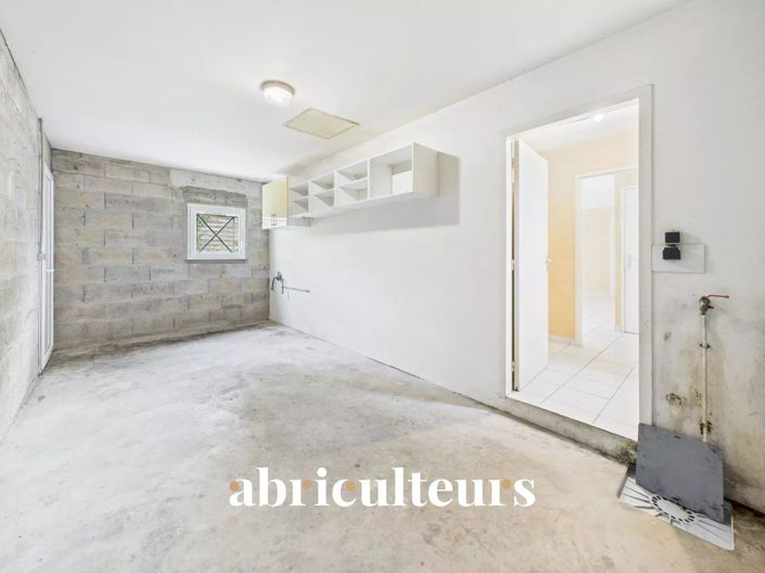 Image No.10-3 Bed House for sale