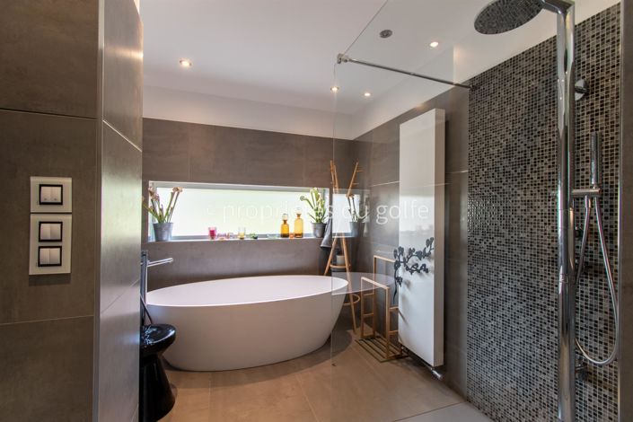 Image No.21-4 Bed House for sale