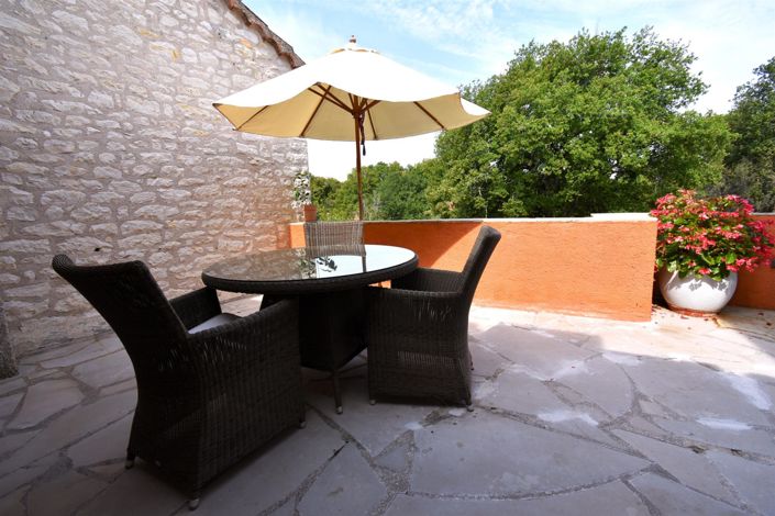 Image No.10-3 Bed House for sale