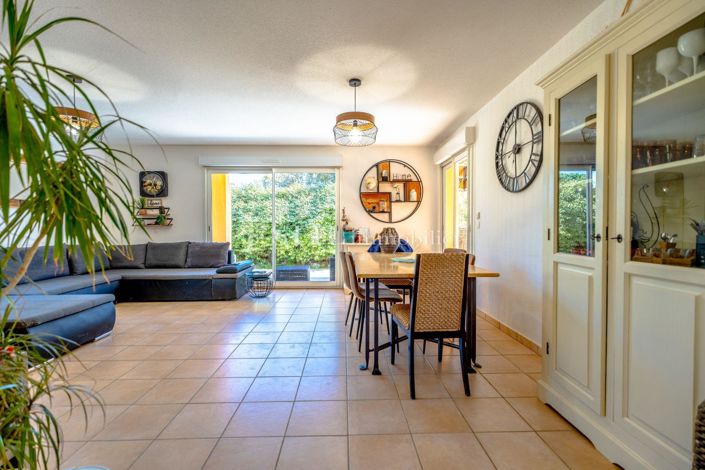 Image No.5-2 Bed House for sale