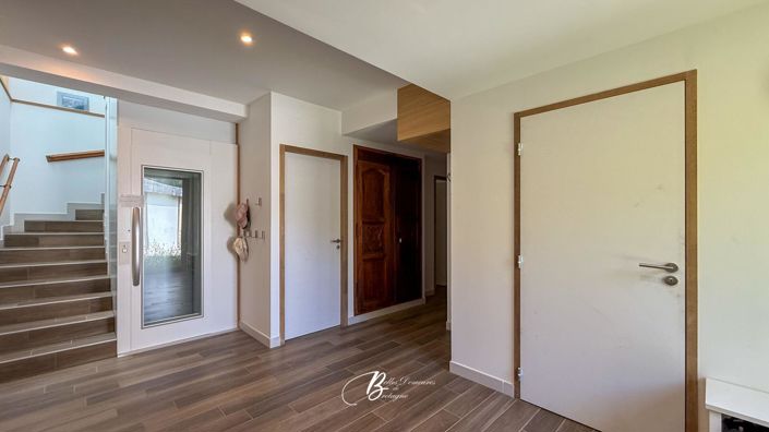 Image No.10-3 Bed House for sale