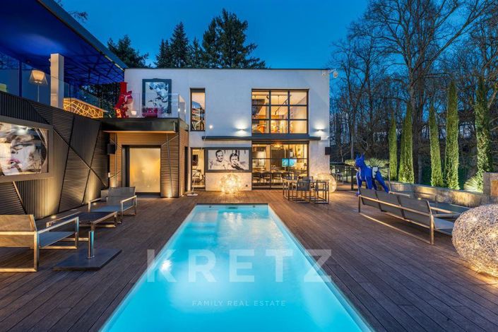 Image No.1-5 Bed Property for sale