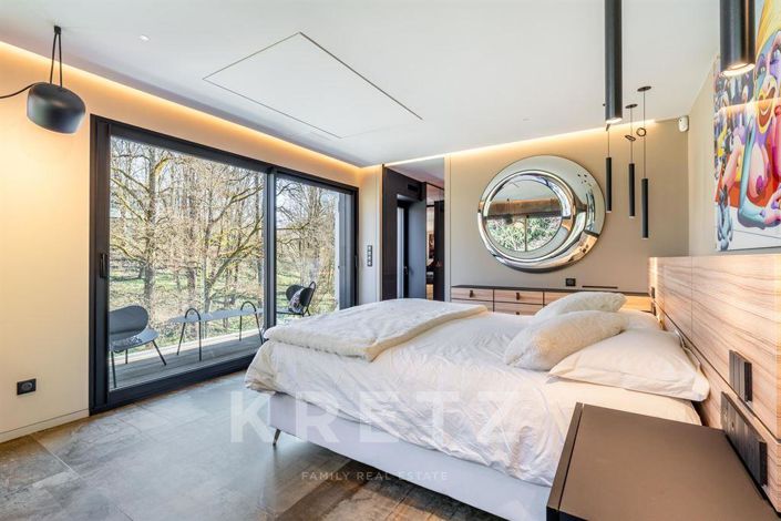 Image No.8-5 Bed Property for sale