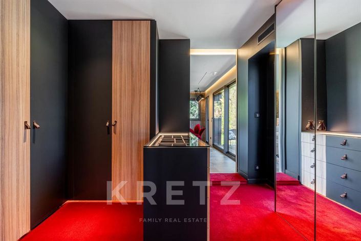 Image No.9-5 Bed Property for sale